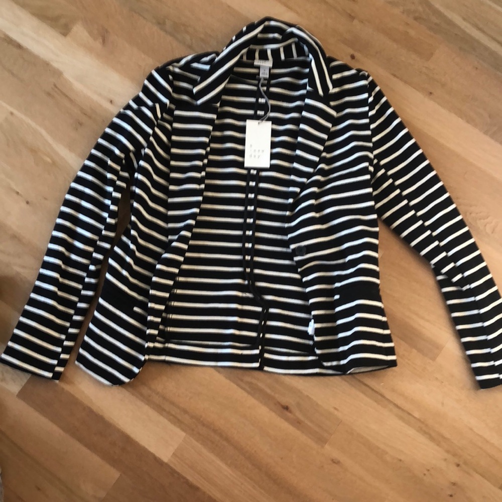 Women’s cardigan/ blazer